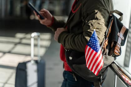 El DHS emitirá un comprobante de registro que los extranjeros mayores de 18 años deben portar en todo momento