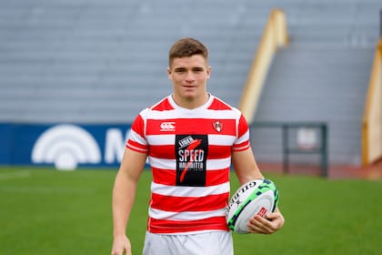 Fuerte de piernas y explosivo, Santiago fue citado por Felipe Contepomi para los Pumas en ocasión del choque con Sudáfrica en Santiago del Estero; en la semifinal del Top 12 consiguió un gran try contra San Isidro Club.