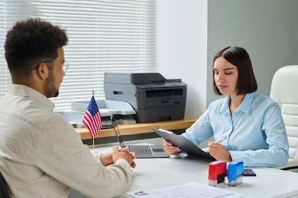 Las autoridades del Uscis analizarán la historia de inmigración del interesado, los lazos familiares en Estados Unidos, antecedentes penales