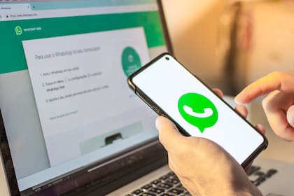 Tanto en iPhone como en Android hay configuraciones que puedes cambiar para evitar que tus datos caigan en las manos equivocadas.
